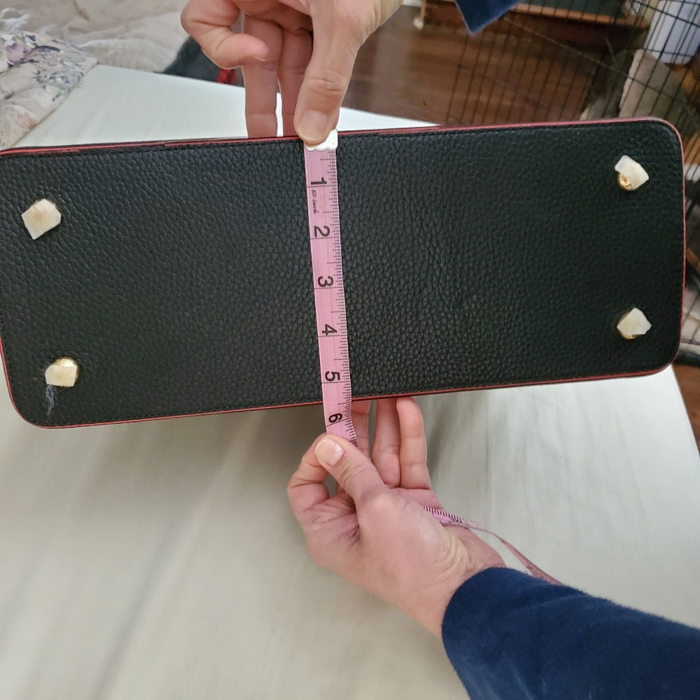 LV Capucines MM  bag - Picture 8 of 15